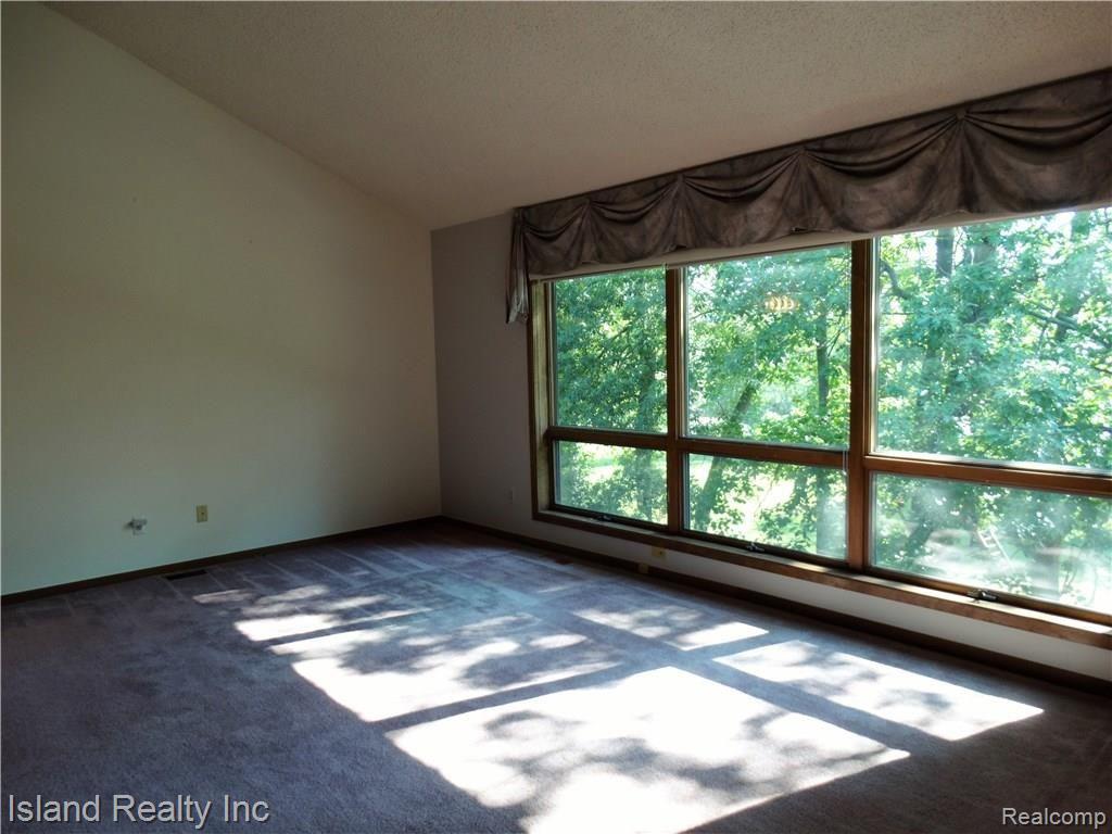 22673 Meridian Road Grosse Ile, MI 48138 - Photo 27 of 48