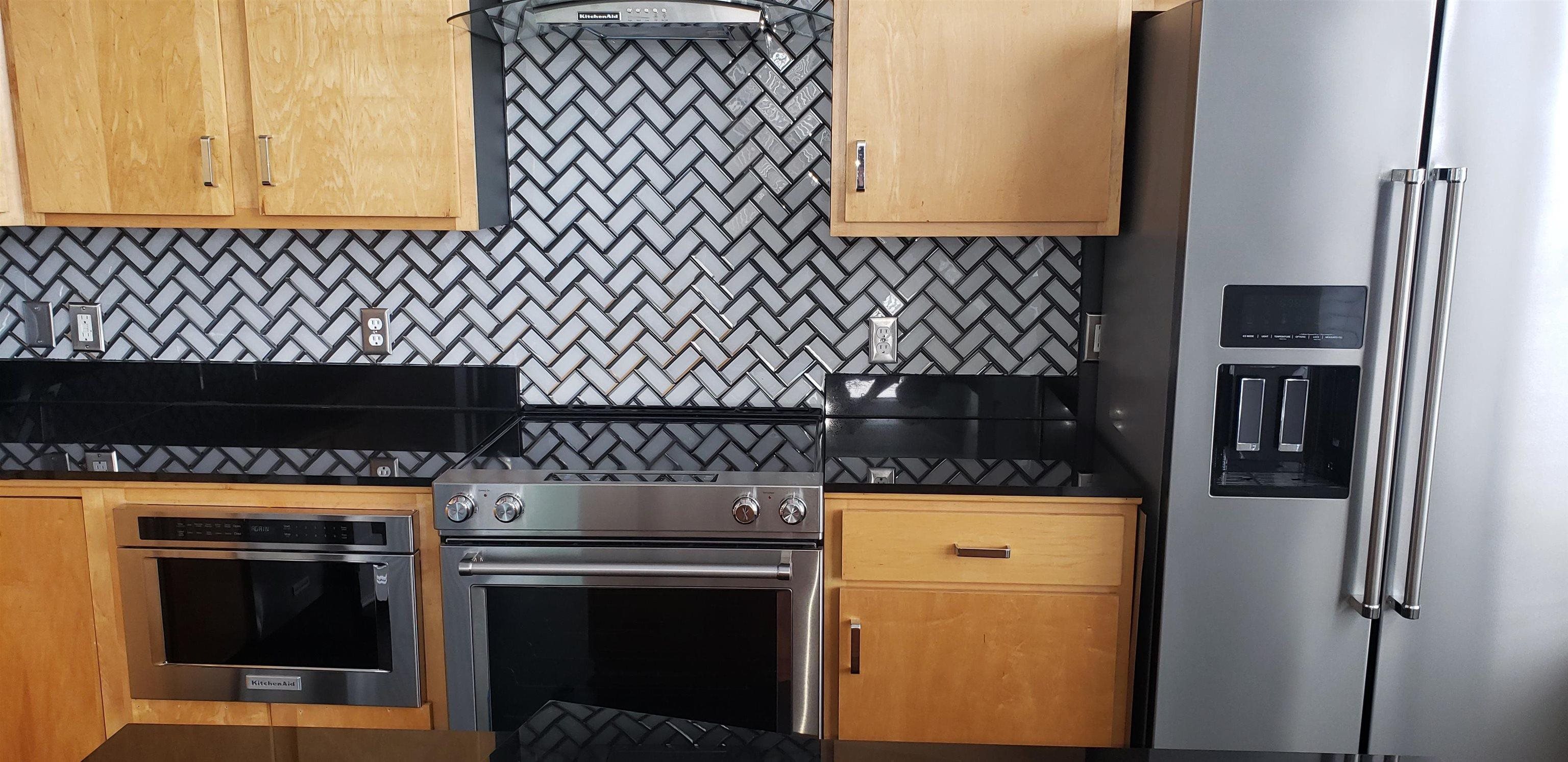 700 Harbor Bend Road, Unit 202 Memphis, TN 38103 - Photo 11 of 18 a kitchen with a stove and a refrigerator