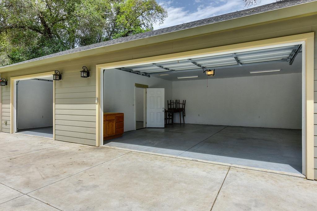 4524 Salmon Falls Road Pilot Hill, CA 95664 - Photo 7 of 47 a view of a garage