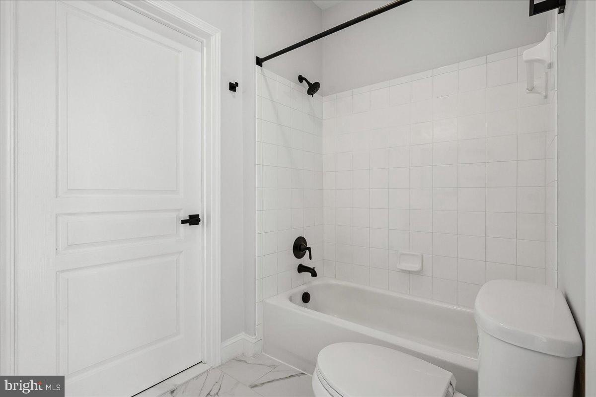 12000 Market Street, Unit 371 Reston, VA 20190 - Photo 26 of 81 Bathroom