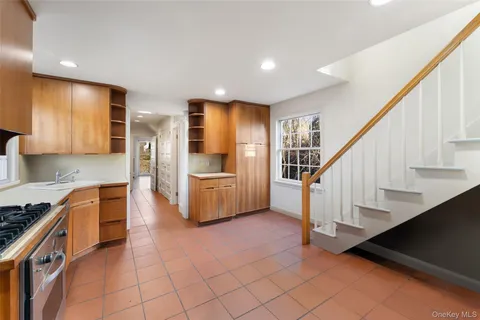 $1,850,000 | 2 Oakwood Place, Scarsdale, NY 10583