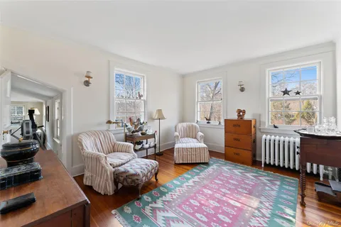 $1,850,000 | 2 Oakwood Place, Scarsdale, NY 10583