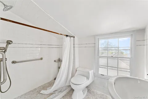 $1,850,000 | 2 Oakwood Place, Scarsdale, NY 10583