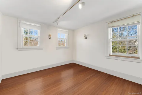 $1,850,000 | 2 Oakwood Place, Scarsdale, NY 10583