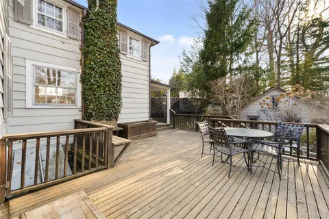 $1,850,000 | 2 Oakwood Place, Scarsdale, NY 10583