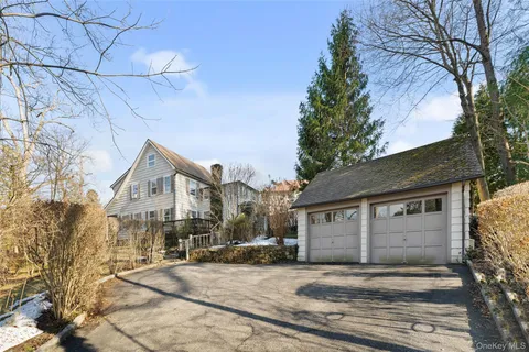 $1,850,000 | 2 Oakwood Place, Scarsdale, NY 10583