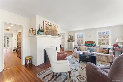 $1,850,000 | 2 Oakwood Place, Scarsdale, NY 10583