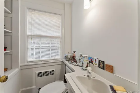 $1,850,000 | 2 Oakwood Place, Scarsdale, NY 10583