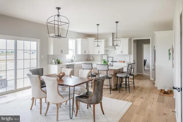 a view of kitchen and dining area with furniture