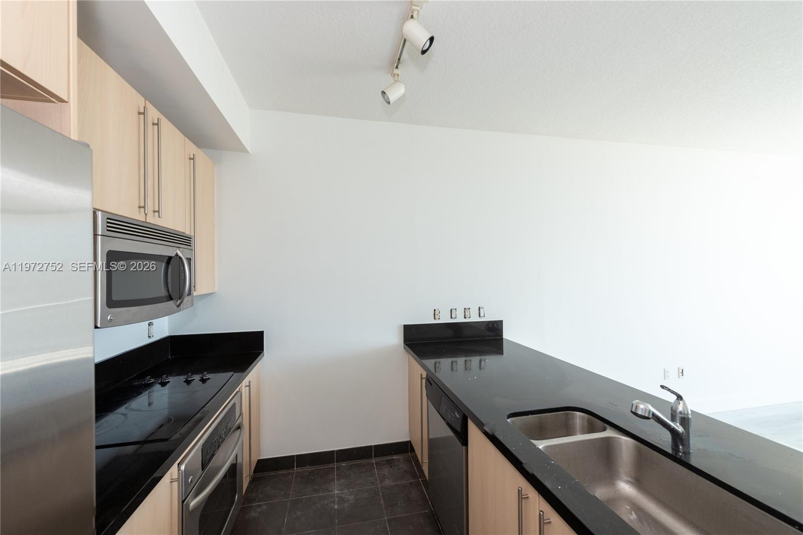 79 Southwest 12th Street, Unit 1105S Miami, FL 33130 - Photo 8 of 24