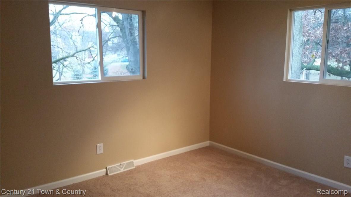3326 Genoa Road Clarkston, MI 48346 - Photo 10 of 11 10.jpg
