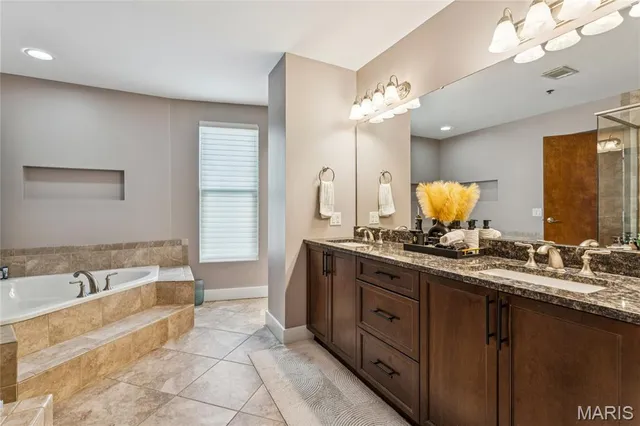 $549,900 | 2323 Locust Street, Unit PH600, St. Louis, MO 63103