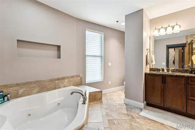 $549,900 | 2323 Locust Street, Unit PH600, St. Louis, MO 63103