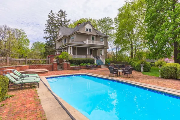 $849,900 | 5 Broadway Place, Normal, IL 61761