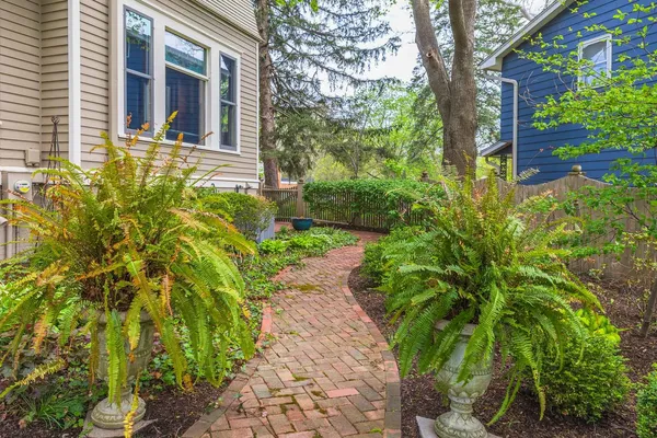 $849,900 | 5 Broadway Place, Normal, IL 61761