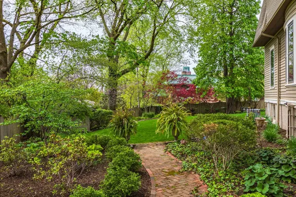 $849,900 | 5 Broadway Place, Normal, IL 61761