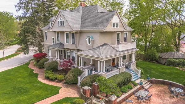 $849,900 | 5 Broadway Place, Normal, IL 61761