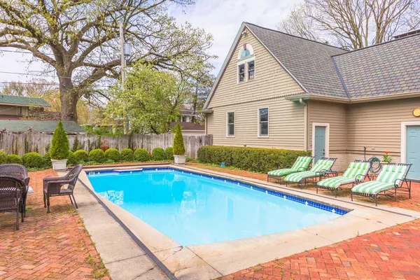 $849,900 | 5 Broadway Place, Normal, IL 61761