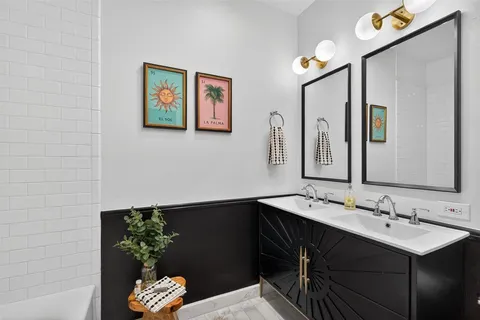 $1,195,000 | 6802 Clayton Avenue, Dallas, TX 75214