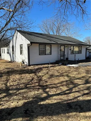 $339,000 | 412 Northwest Donovan Road, Lee's Summit, MO 64063
