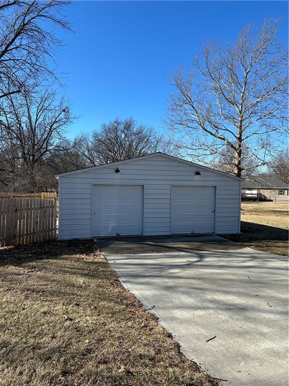 412 Northwest Donovan Road Lee's Summit, MO 64063 - Photo 3 of 3