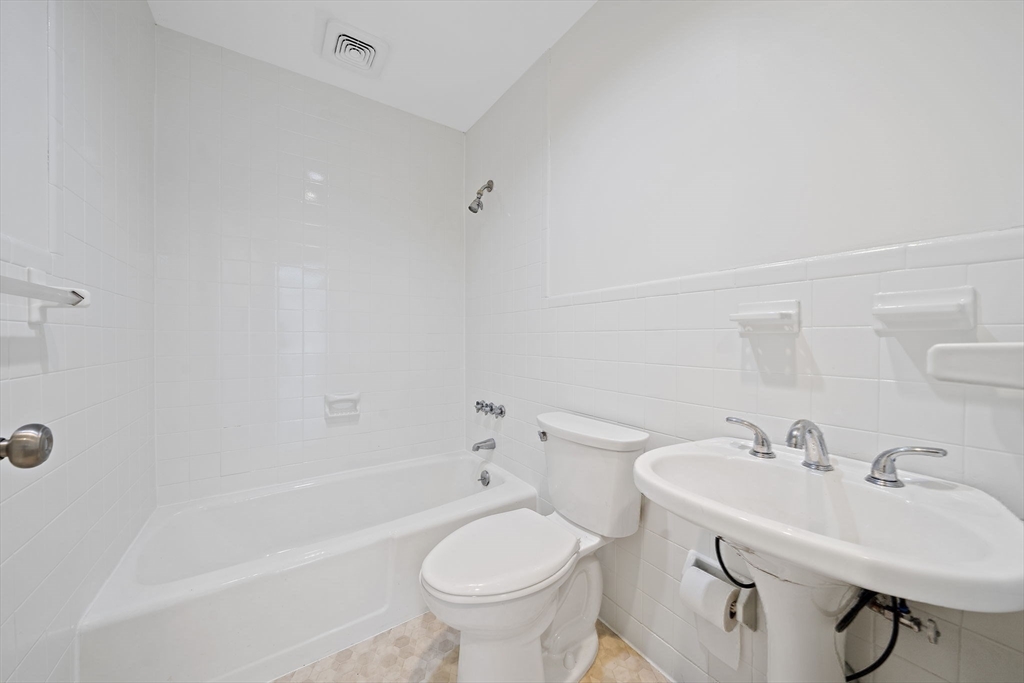 1204 Greendale Avenue, Unit 128 Needham, MA 02492 - Photo 21 of 27 a bathroom with a sink toilet and bathtub