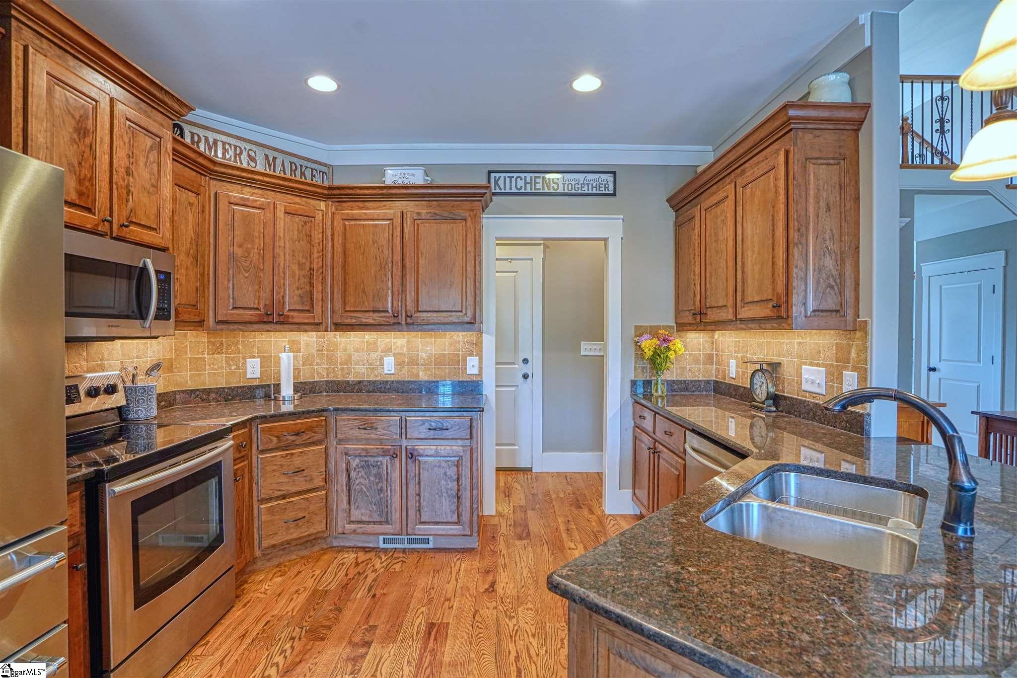 410 Copper Creek Circle Inman, SC 29349 - Photo 8 of 36 Beautiful spacious kitchen
