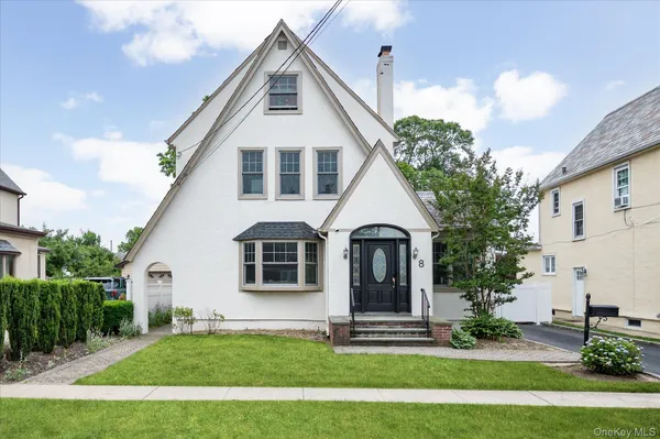 $829,000 | 8 May Court, West Hempstead, NY 11552