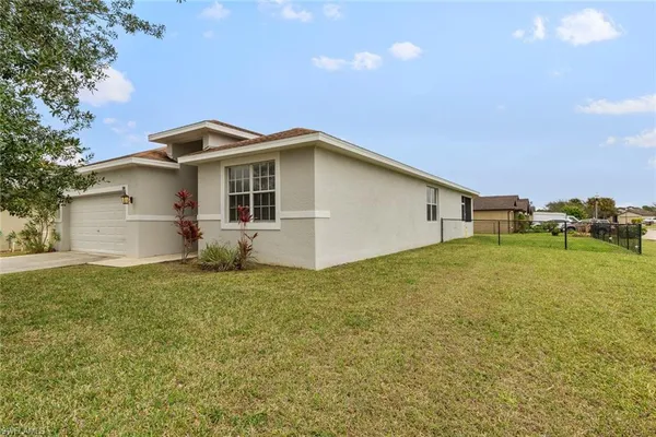 $275,000 | 300 Shadow Lakes Drive, Lehigh Acres, FL 33974