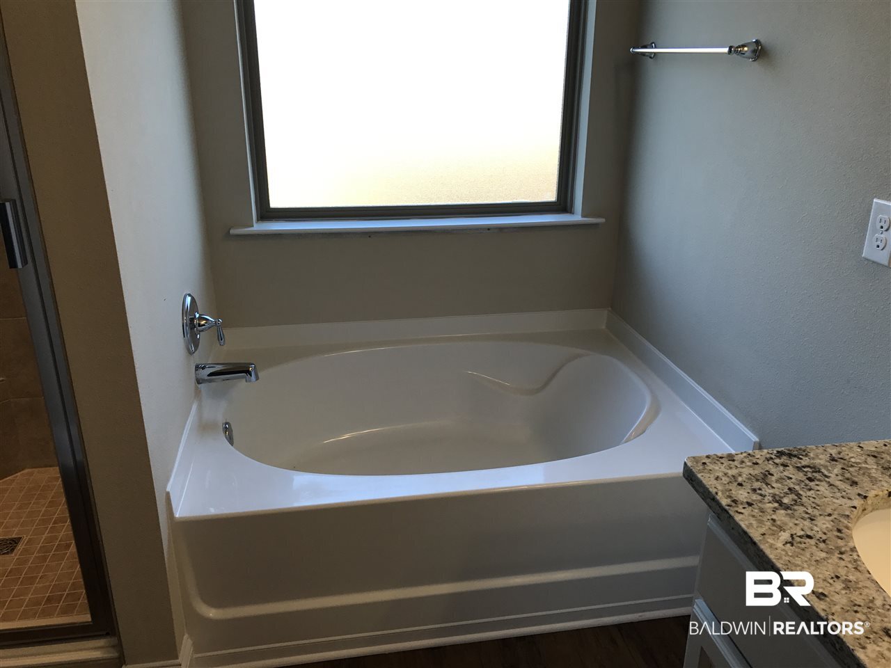 24514 Kipling Court Daphne, AL 36526 - Photo 10 of 22 Soaking Tub