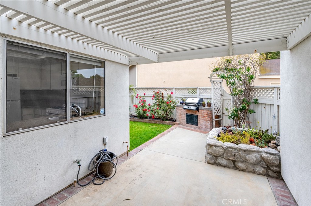 25 Sweet Rain Irvine, CA 92614 - Photo 27 of 45 a front view of a house with a yard