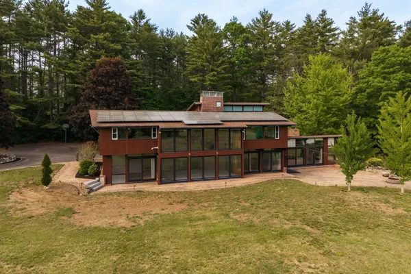 $1,100,000 | 293 North River Road, Lee, NH 03861