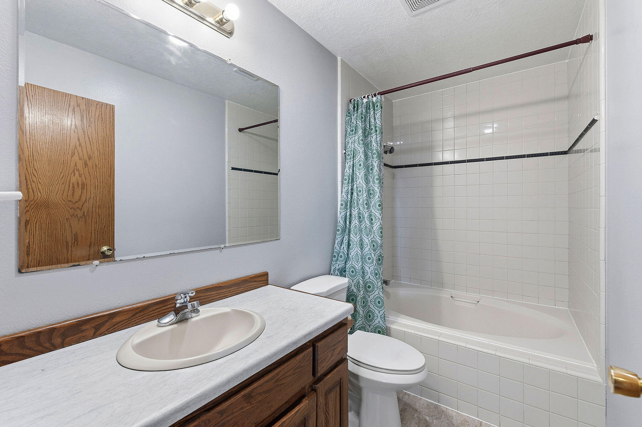 1945 Northeast Gentry Road Madras, OR 97741 - Photo 13 of 27 Guest Bath