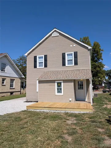 $199,900 | 242 East Lorena Avenue, Wood River, IL 62095