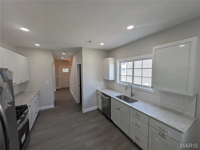 $199,900 | 242 East Lorena Avenue, Wood River, IL 62095