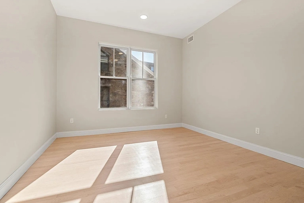 124 Warren Street, Unit 302 Boston, MA 02119 - Photo 19 of 24 an empty room with a window
