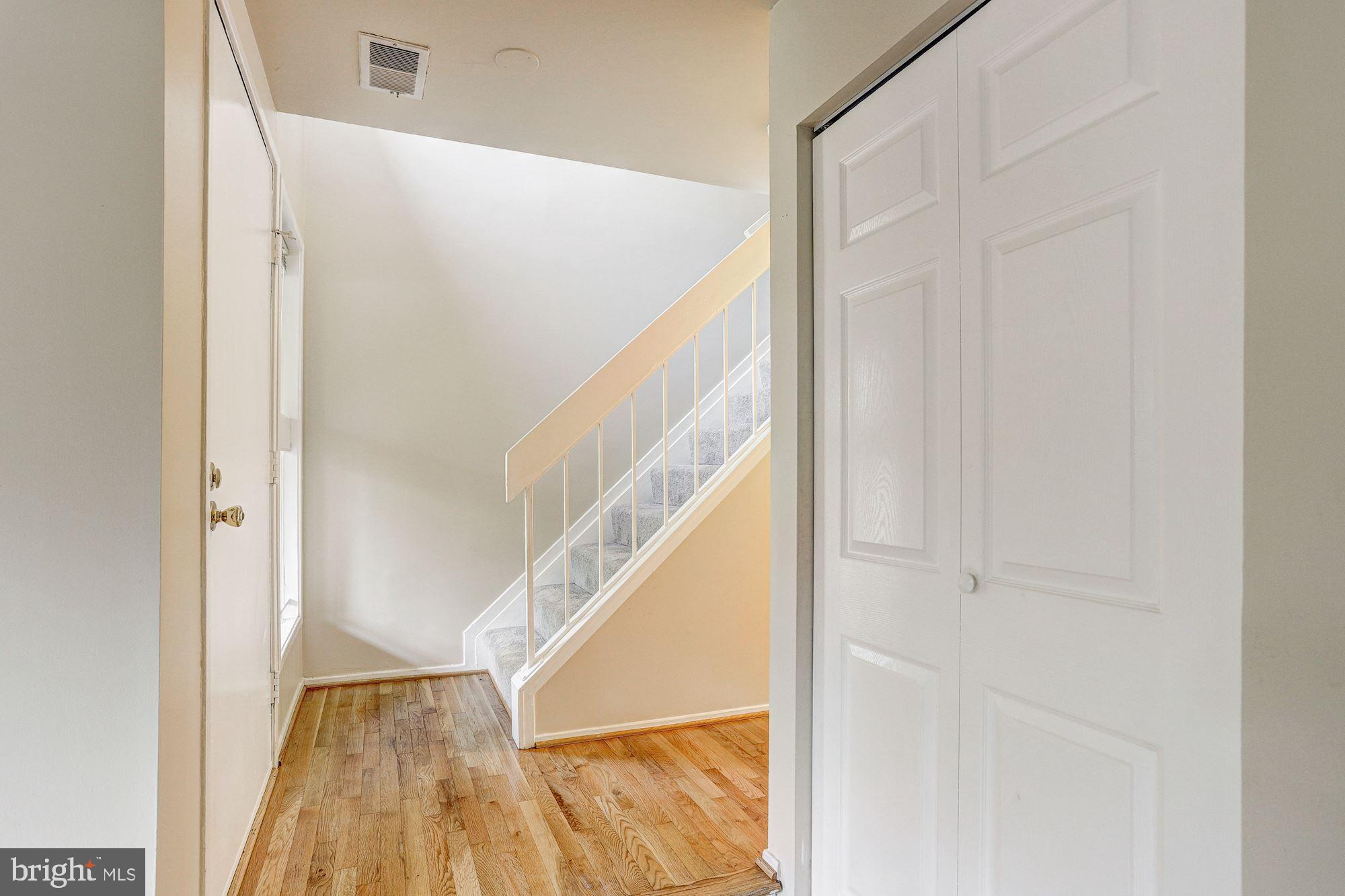 9454 Kilimanjaro Road Columbia, MD 21045 - Photo 2 of 36 Foyer