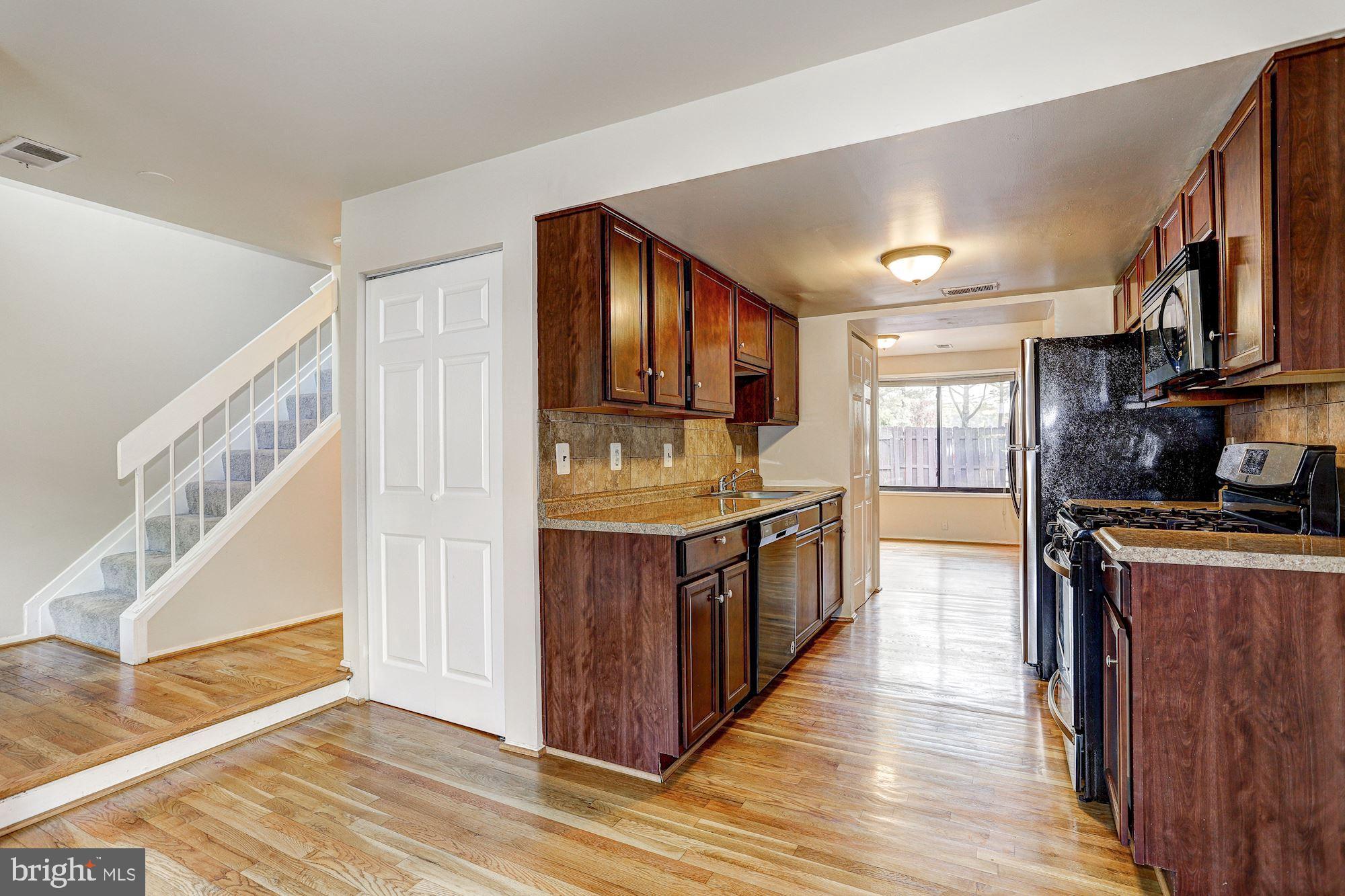 9454 Kilimanjaro Road Columbia, MD 21045 - Photo 5 of 36 Kitchen