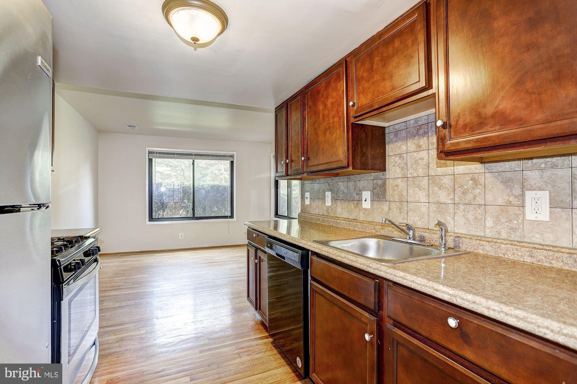 9454 Kilimanjaro Road Columbia, MD 21045 - Photo 8 of 36 Kitchen