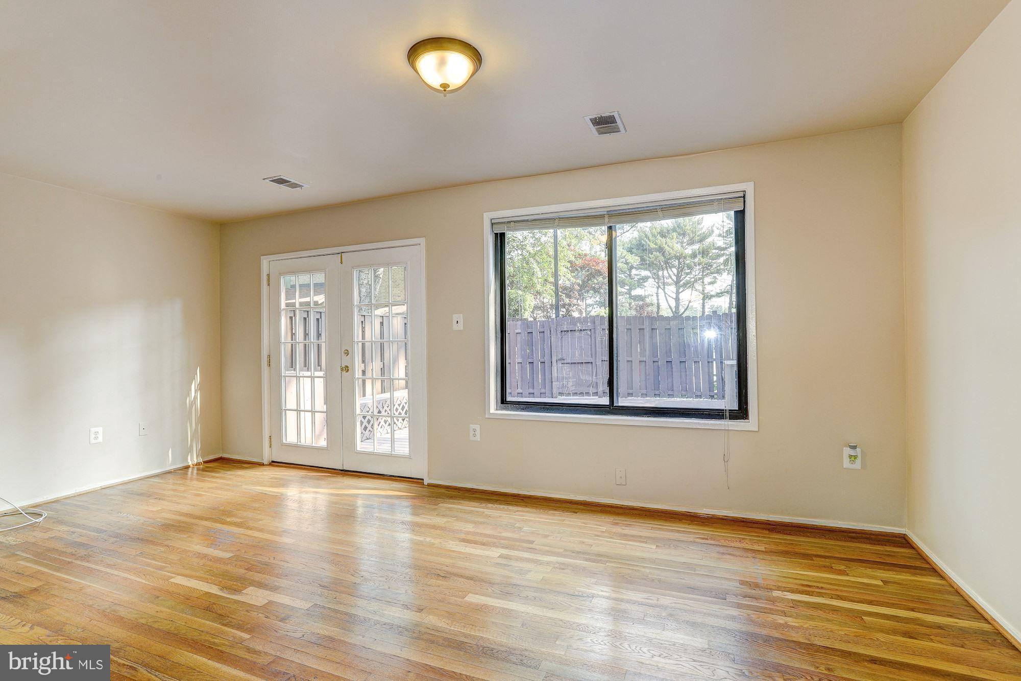 9454 Kilimanjaro Road Columbia, MD 21045 - Photo 10 of 36 Living Room