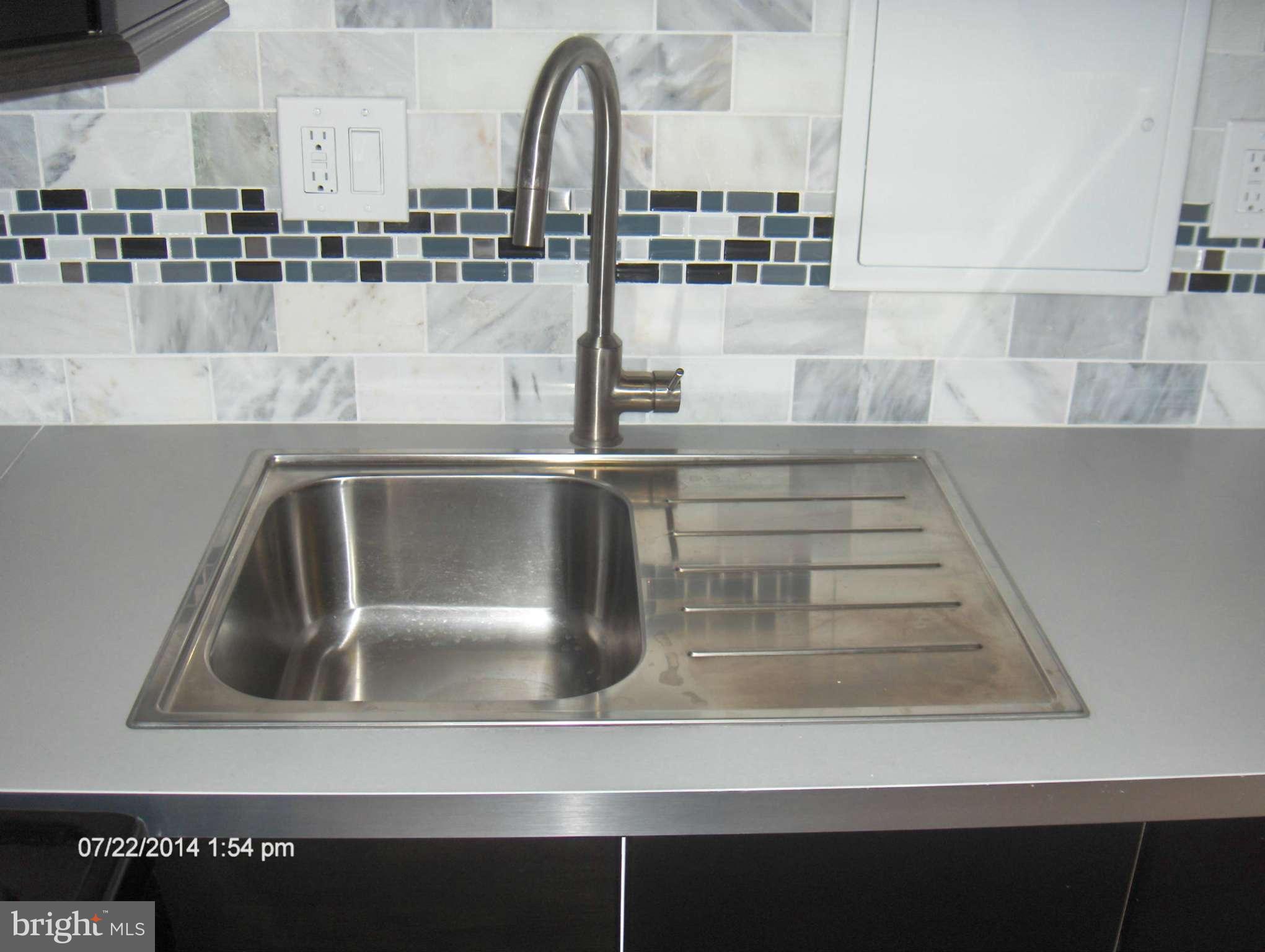 240 M Street Southwest, Unit E511 Washington, DC 20024 - Photo 9 of 28 Kitchen