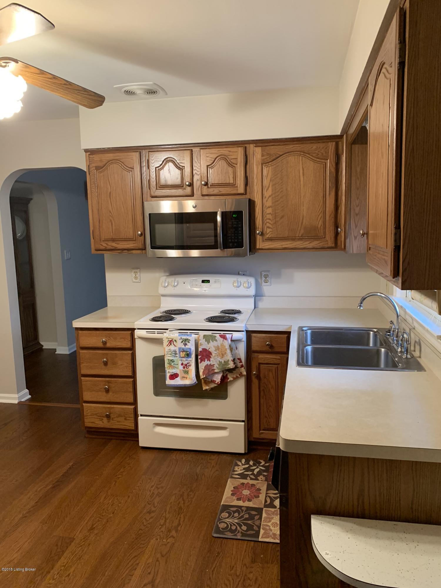 8601 Eula Road Louisville, KY 40219 - Photo 6 of 17 01f2c5194101edbd5dde24c51bda37a992abb524