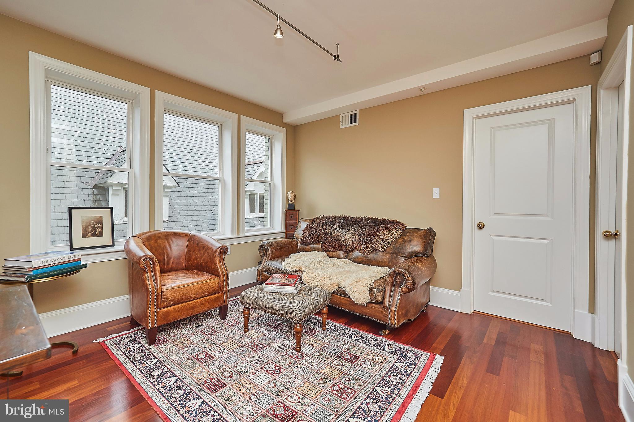 1465 Columbia Road Northwest, Unit 302 Washington, DC 20009 - Photo 6 of 30 Open living area