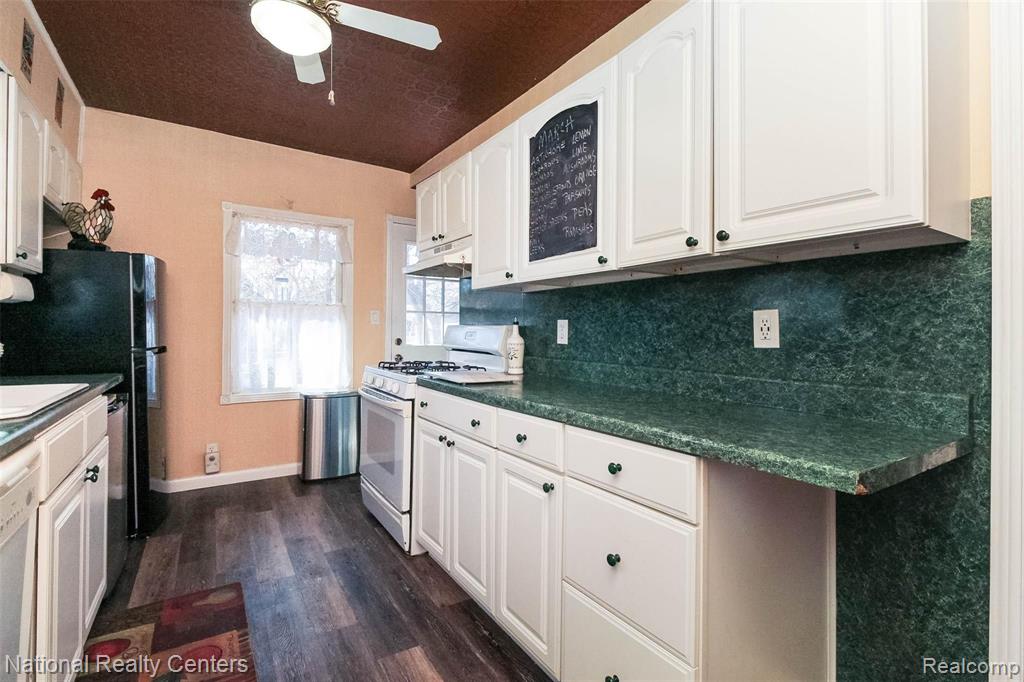 6 Kensington Boulevard Pleasant Ridge, MI 48069 - Photo 11 of 46