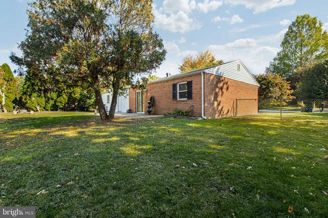 a view of a house with yard and tree s
