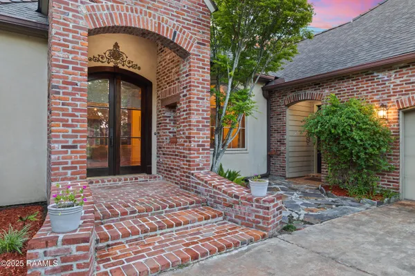 $899,000 | 103 Masterspoint Drive, Broussard, LA 70518