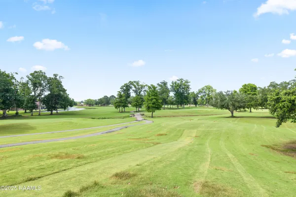 $899,000 | 103 Masterspoint Drive, Broussard, LA 70518