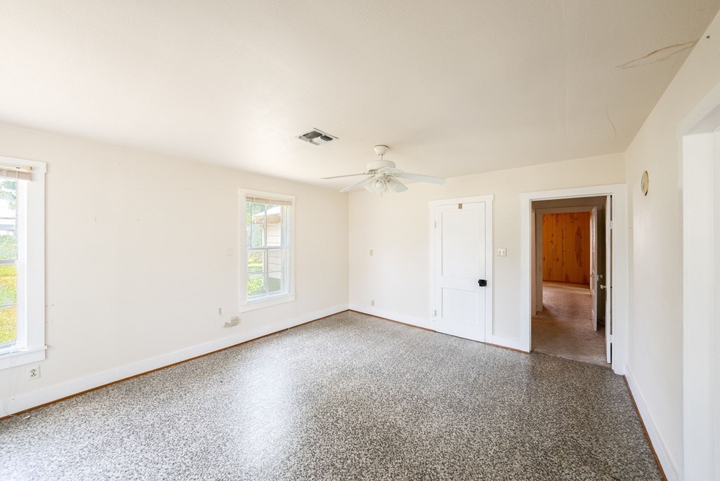 201 Highway Street Fredericksburg, TX 78624 - Photo 4 of 41