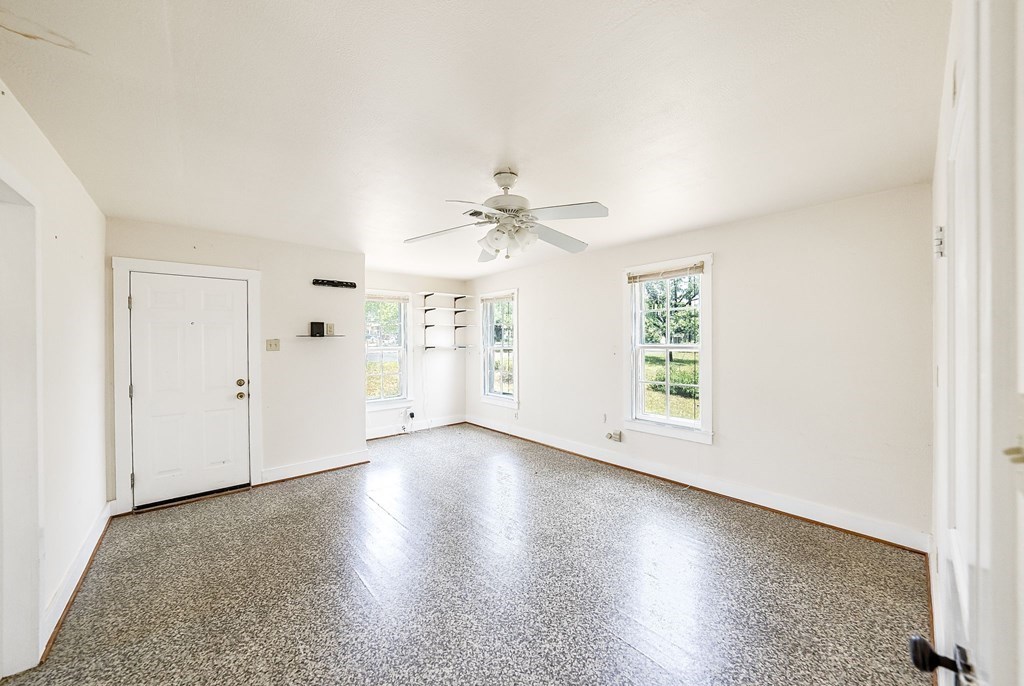 201 Highway Street Fredericksburg, TX 78624 - Photo 6 of 41