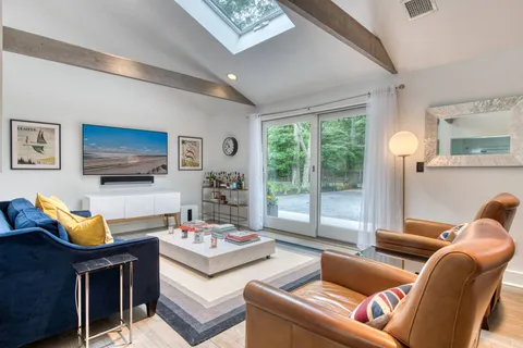 $2,195,000 | 94 Hands Creek Road, East Hampton, NY 11937